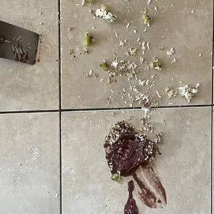 Acai bowl fell in my home due to broken to-go back.