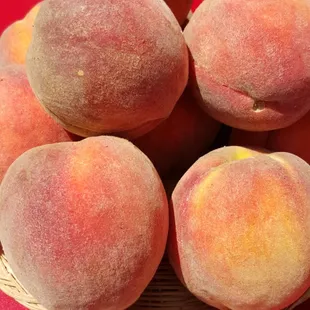 a basket of peaches