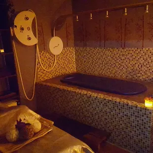 Vichy Shower Room for Mud Body Wraps and exfoliating Body Glows