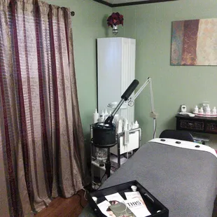 Come meet the skin care expert Carrie! She uses only the best; Dermalogica! Facial consults are free!