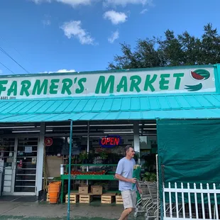 Natural Farmer's Market and a bonus photo bomber, lol!