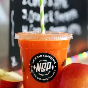 Carrot and apple 
100% Natural 
Cold Press Juice 
(No water , no sugar added)