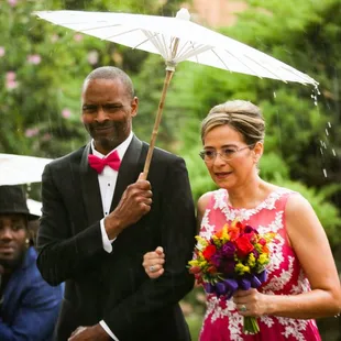 Rain is not a problem - best man and maid of honor - Albuquerque wedding photographer