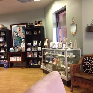 Very nice lobby with lots of products, books, supplements and information! Cute!