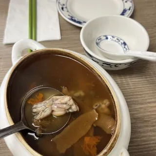 S8. Wei Kei with Frog Soup