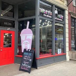 the outside of a coffee shop