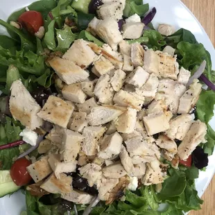 Greek salad with grilled chicken