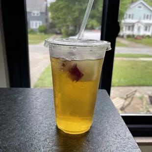 Oolong tea with orchid ice cubes