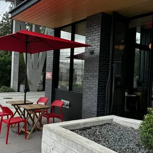 the outside of a restaurant