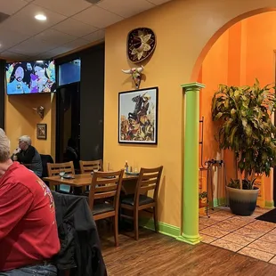 Nicely decorated space.