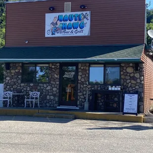 Nauti Hawg Bar & Grill