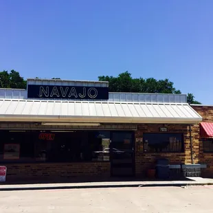 Great burgers, cheap gas (Shell w Kroger rewards), fresh roasted Farmers Market peanuts, friendly staff.