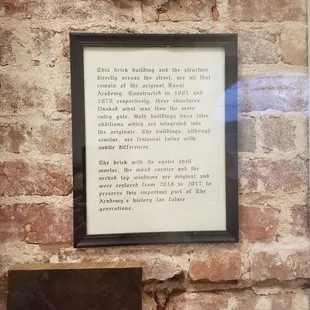 a plaque on a brick wall