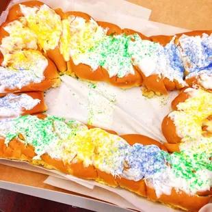 Large Praline Pecan King Cake