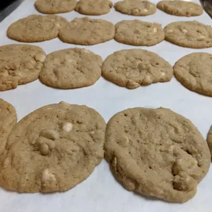 Whole-grain macadamia nut cookies