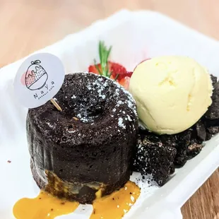 The chocolate salted egg lava cake, served
warm with a center that gushes out once you cut it open. 
Cr. janeejaneee