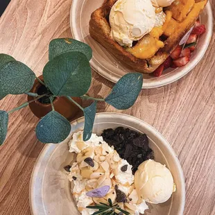 -Salted egg custard toasted - Banoffee Croffle Cr. by : eatswithkatheerinna