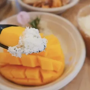 Mango sticky rice bingsu
Cr : mollie_eats