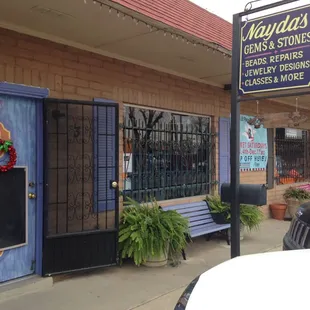 Nayda's storefront