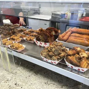 food, chicken wings and fried chicken