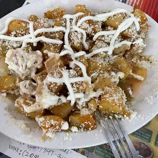Soft potatoes with cotija cheese and sour cream with a tomato salsa. Not really hot sauce. I don't eat hot sauce.