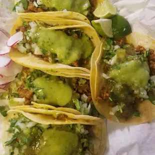 Carnes
Asada Pastor Carnitas 
Tripas Lengua Cabeza 
 Chorizo Barbacoa Pollo y Mixtos 
    Tacos Burritos Quesadillas Tortas 
Chavindecas