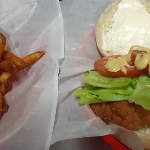 food, chicken wings and fried chicken