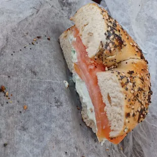 Salmón chive bagel