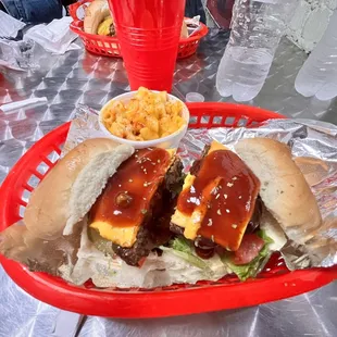 Cheeseburger, with Mac and cheese as a side