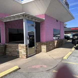 Can&apos;t miss the pink building