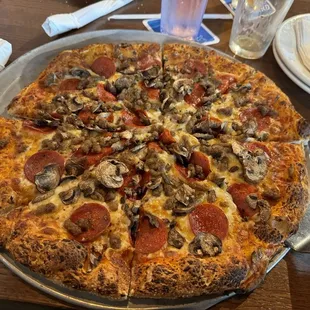 Classic pizza, regular crust. Wow good