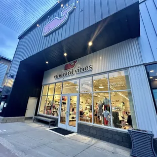 Vineyard Vines outlet