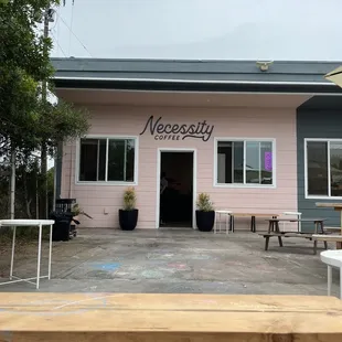 Nice outdoor sitting area. Great for kids to run around and color with sidewalk chalk!