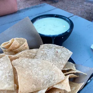 Chips &amp; queso