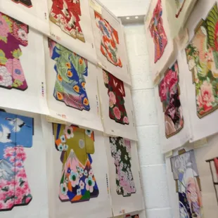 Tons of canvases!!