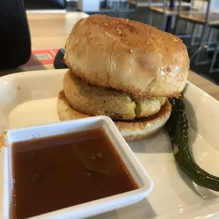 GARLIC BUTTER VADA PAV