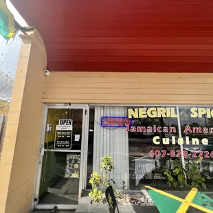 the outside of a restaurant