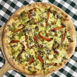 Rotating Pizza Lab: &quot;Is It Spring Yet?&quot;
 
 Arugula pesto base with aged mozz, roasted red pepper, sausage &amp; mushroom.