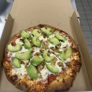 The best pizza chicken with avocado %%100 recommend it