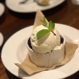 Chocolate brownie vanilla a la mode