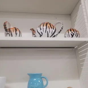 The cutest tiger teapot set