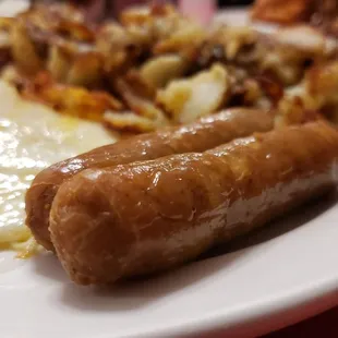 a plate of breakfast food