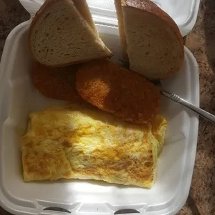 Sausage omelet with hashbrown and rye toast