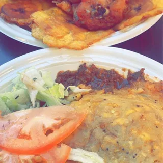 Chicharron de Pollo con Tostones