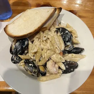 seafood medley pasta