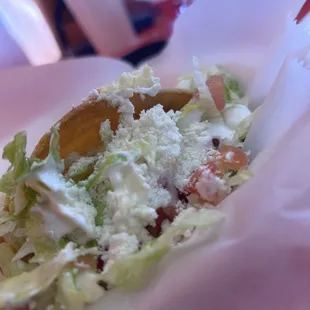 Shredded chicken hard shell taco .