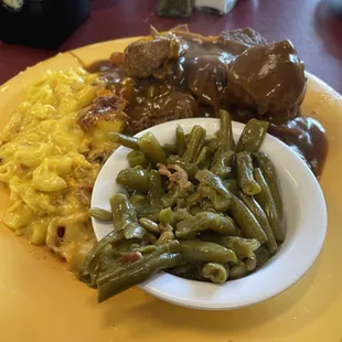 Pot Roast w Mac and Green Beans