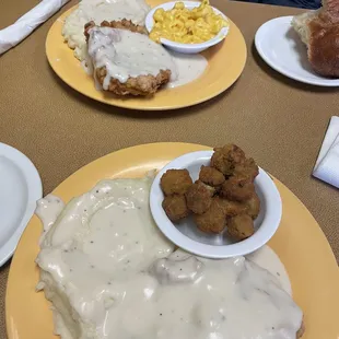 food, chicken wings and fried chicken