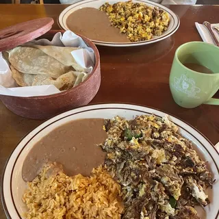 huevos con chorizo