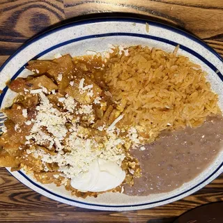 Huevos con Chilaquiles Breakfast